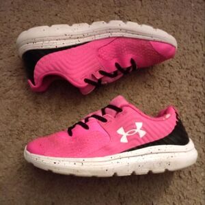 Under Armour Outhustle Pink/White/Black Girls Size 2.5 Sneakers PRE-OWNED